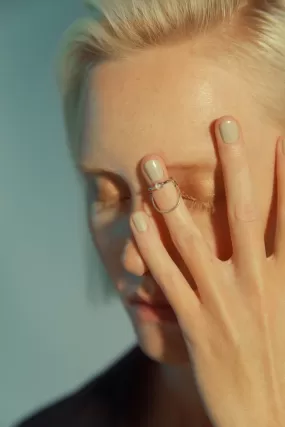 Nail ring with chain in silver